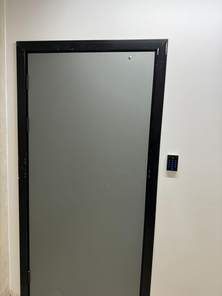 Tuya Wi-Fi, fob and Keypad smart door entry  system